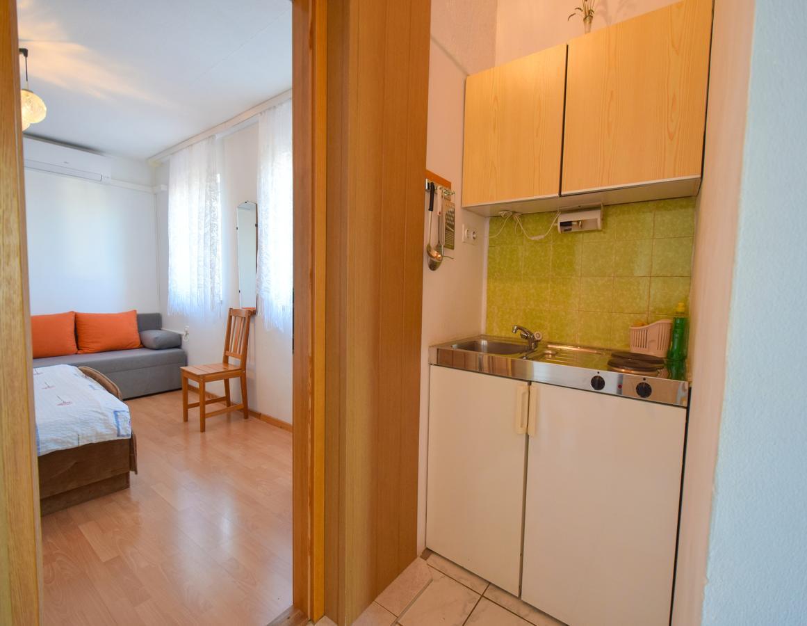 Apartment Toni Malinska Exteriör bild